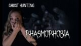 First time GHOST HUNTING! [Phasmophobia Gameplay]