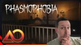 I'm the worst ghost hunter ever… Phasmophobia with friends!