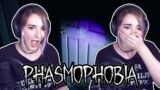 Using OP hiding strats to SURVIVE ghost hunting [Phasmophobia]